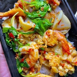 กระเพรารวมมิตร  เพลินพุง ราดข้าว