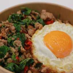 ข้าวกะเพรา หมูสับ ไข่ดาว