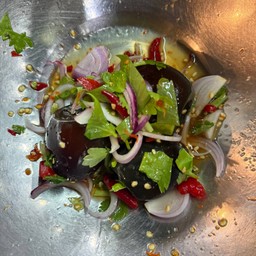 ยำไข่เยี่ยวม้า