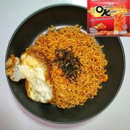 มาม่าเกาหลีกุ้งผัดซอสต้มยำ ไข่ดาว