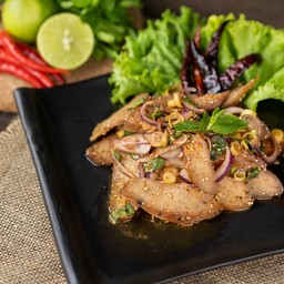 น้ำตกหมูย่างเจ