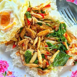 กระเพราปู  (ทางร้านจะใส่เห็ดฟาง1หัวค่ะ)