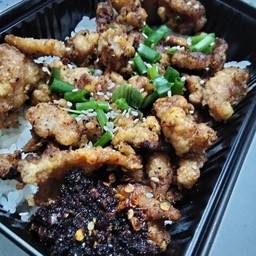 หมูทอดหม่าล่าเบริน์ไฟราดข้าว