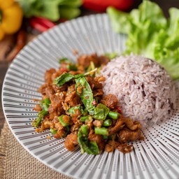 กระเพราหมูกรอบ