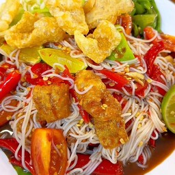 ตำขนมจีนใส่แคบหมู