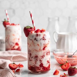 สตอเบอรี่นมสด