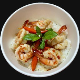 กุ้งกะเพราผัดซอสญี่ปุ่น