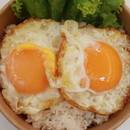 ข้าวโปะไข่ดาว พริกน้ำปลา