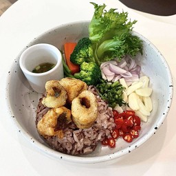 ข้าวขยำปลาสลิด/อกไก่ย่าง