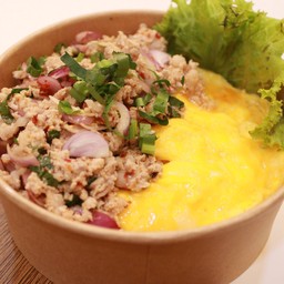 ข้าวราด ลาบไก่ ไข่ข้น
