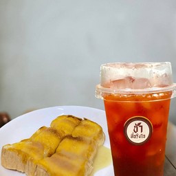 ชาดำเย็น + ขนมปังปิ้ง