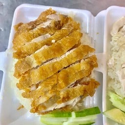 ข้าวมันไก่ทอด (พิเศษ)
