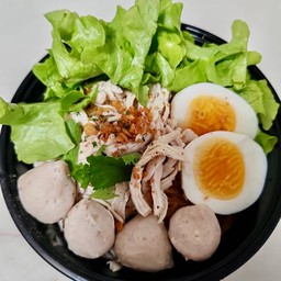 ครัวอี๊เต้ย เส้นหมี่ไก่ฉีก ข้าวยำไก่แซ่บ บะหมี่ไก่ย่าง