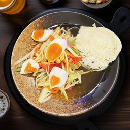 ส้มตำไทยไข่เค็ม
