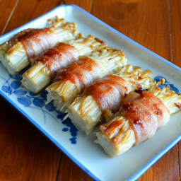 Ta เบคอนพันเห็ดเข็มทอง