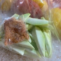 นัท ผลไม้ตามฤดูกาลคลองถมทางโค้ง