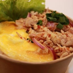 ข้าวกะเพราะไก่ ไข่ข้น