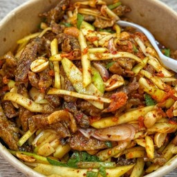 ยำมะม่วงปลากรอบ ใส่ปลาร้าแซ่บนัว