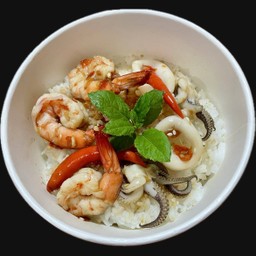 ทะเลรวม(กุ้ง&หมึก)กะเพราผัดซอสญี่ปุ่น