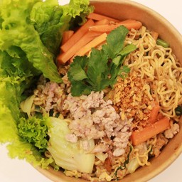 ผัดมาม่า รสหมูสับ