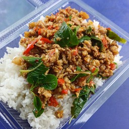 กระเพราหมูสับ (ราดข้าว)