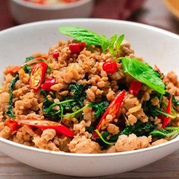 กระเพราหมูสับ เป็นกับข้าว