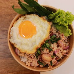 ข้าวราด ลาบหมูสับ ไข่ดาว