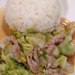 ผัดผักกาดขาวหมูชิ้นราดข้าว