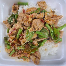 ผัดพริกแกงหมู