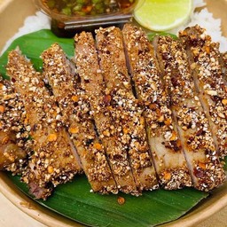 ข้าวหมูคลุกฝุ่น (ฟรีไข่ต้ม)