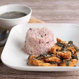 ไก่ทอดซอสเทอริยากิ deep fried vegan chickenless with teriyaki sauce