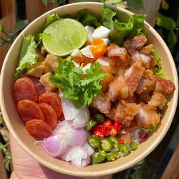 ข้าวขยำคอหมูทอด