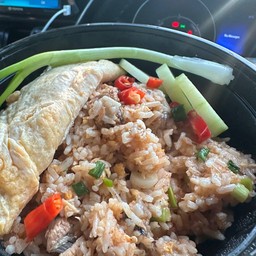 ข้าวผัดปลากระป๋อง