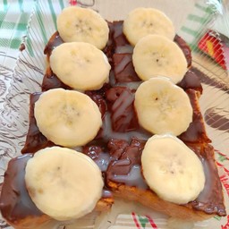 ปังปิ้ง เนยถั่วกล้วยหอมราดนม