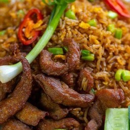 ข้าวผัดน้ำพริกเผาเนื้อ