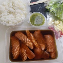 [อร่อยซ่ากับโค้ก] ชุดเซ็ตแซลมอนดองจัมโบ้ 150g   (พร้อมข้าวและสาหร่ายแผ่น) +  โค้ก ออริจินัล (กระป๋อง)