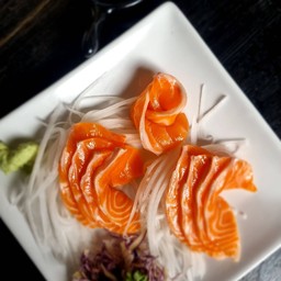 แซลม่อนซาชิมิ