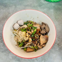 ก๋วยเตี๋ยวแห้งเนื้อ
