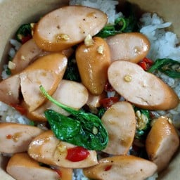 ข้าวกระเพาบีลัคกี้ใส้กรอกในตำนาน