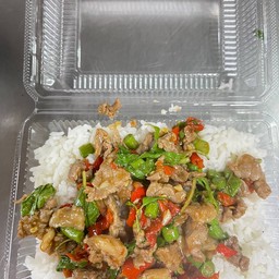 กระเพาเนื้อราดข้าว