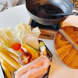 ลุงม่า ป้าเหนียว เมืองทอง T8