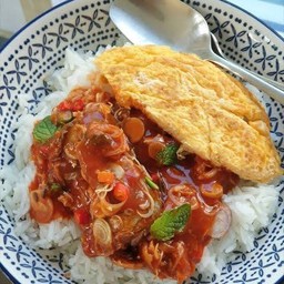 ข้าว ยำปลากระป๋อง ไข่เจียว