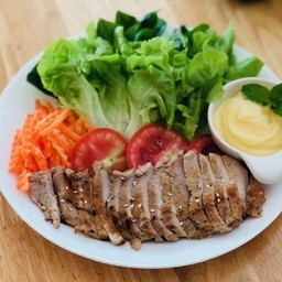 สลัดหมูย่าง