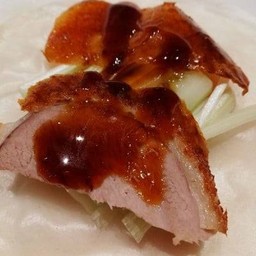 Alaskan Crab Dim Sum with Peking Duck Topping 阿拉斯加蟹點心配北京烤鴨 ติ่มซำปูอลาสก้าหน้าเป็ดปักกิ่ง (2 ชิ้น)