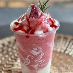 สตรอเบอรี่โยเกิร์ตสมูทตี้