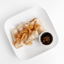 ก๋วยเตี๋ยวหลอด steamed rice noodle rolls with tofu and mushrooms