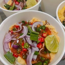 ข้าว ยำปลากระป๋อง ไข่ข้น