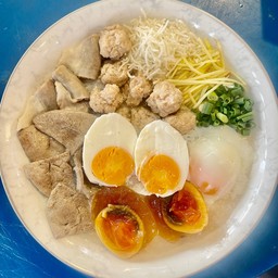 โจ๊กหมูทุกอย่าง 3ไข่  (หมู+ตับ +ไส้ ) (ไข่เยี่ยวม้า+ไข่เค็ม+ไข่ลวก)