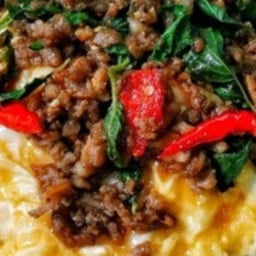 ข้าวกะเพราหมูสับไข่ข้น