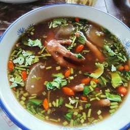 ต้มแซ่บน้ำดำ (ถ้วย) ตีนไก่+กระดูกหมู